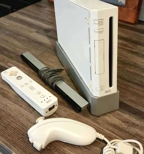 Nintendo Nintendo Wii Console + Sensor + Controllers Free Shipping